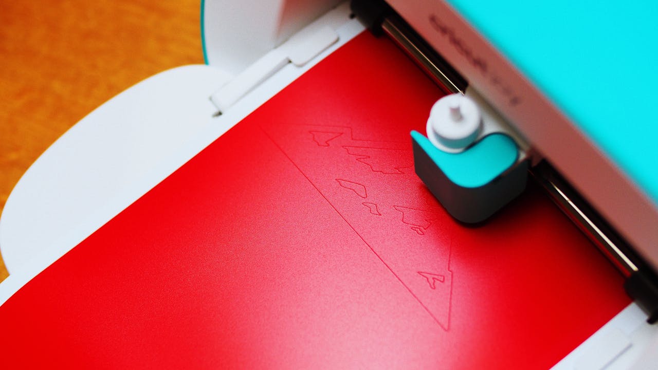 Revolutionieren Sie Ihre Druckverarbeitung mit einem Schneidplotter