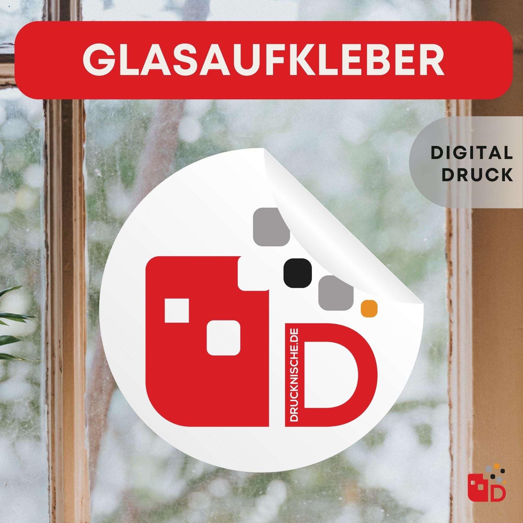 Digital bedruckter Fensteraufkleber mit modernem Design, angebracht auf einem Fenster mit Blick auf verschwommene Natur.