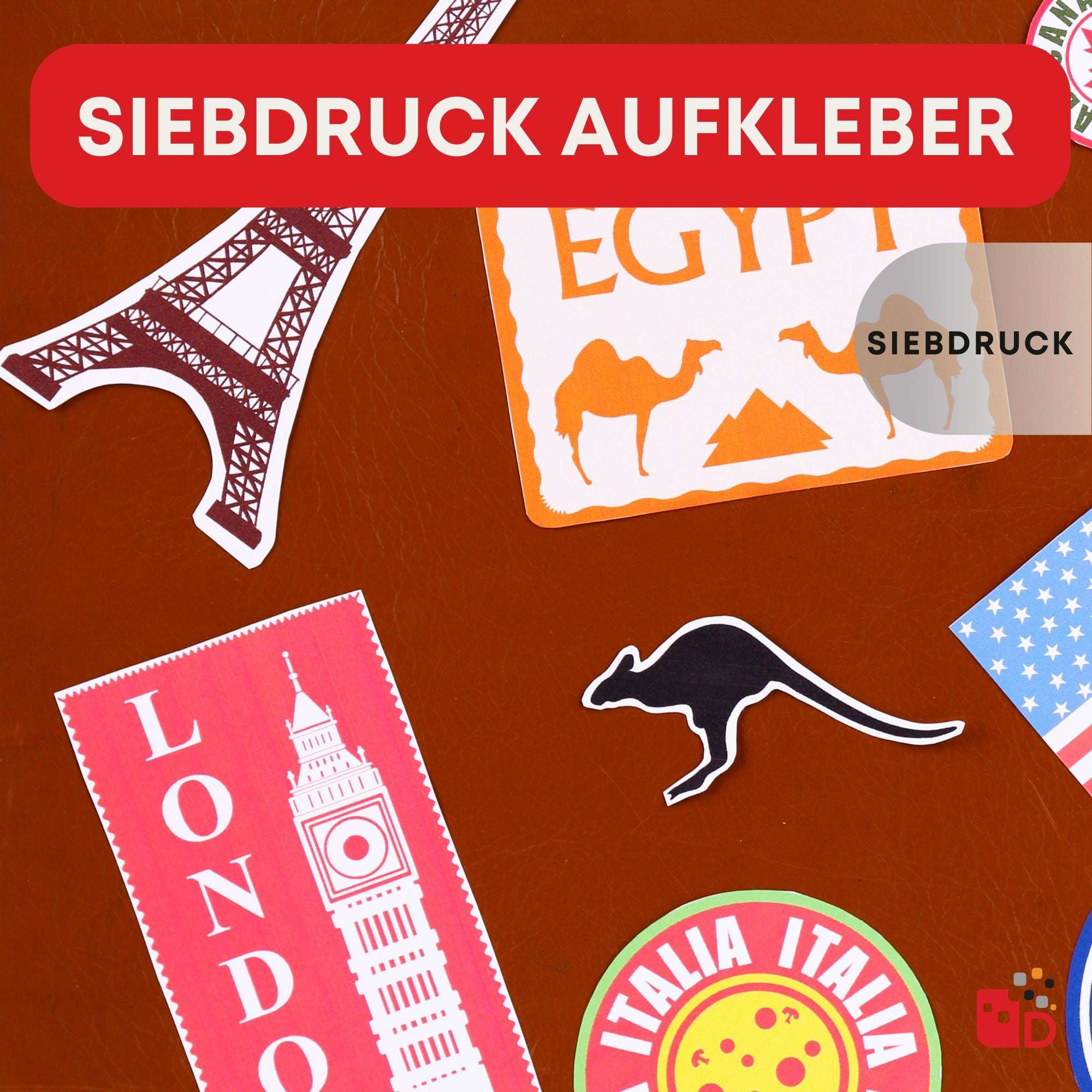 Bunte Aufkleber mit internationalen Motiven wie Eiffelturm, Känguru und Schriftzügen auf brauner Lederoberfläche.