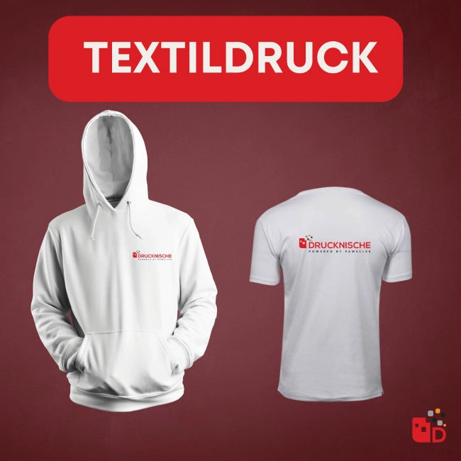 Weißes bedruckter Kapuzenpulli mit Firmenlogos auf rotem Hintergrund, das auf individuelle Textildruckdienste hinweist.